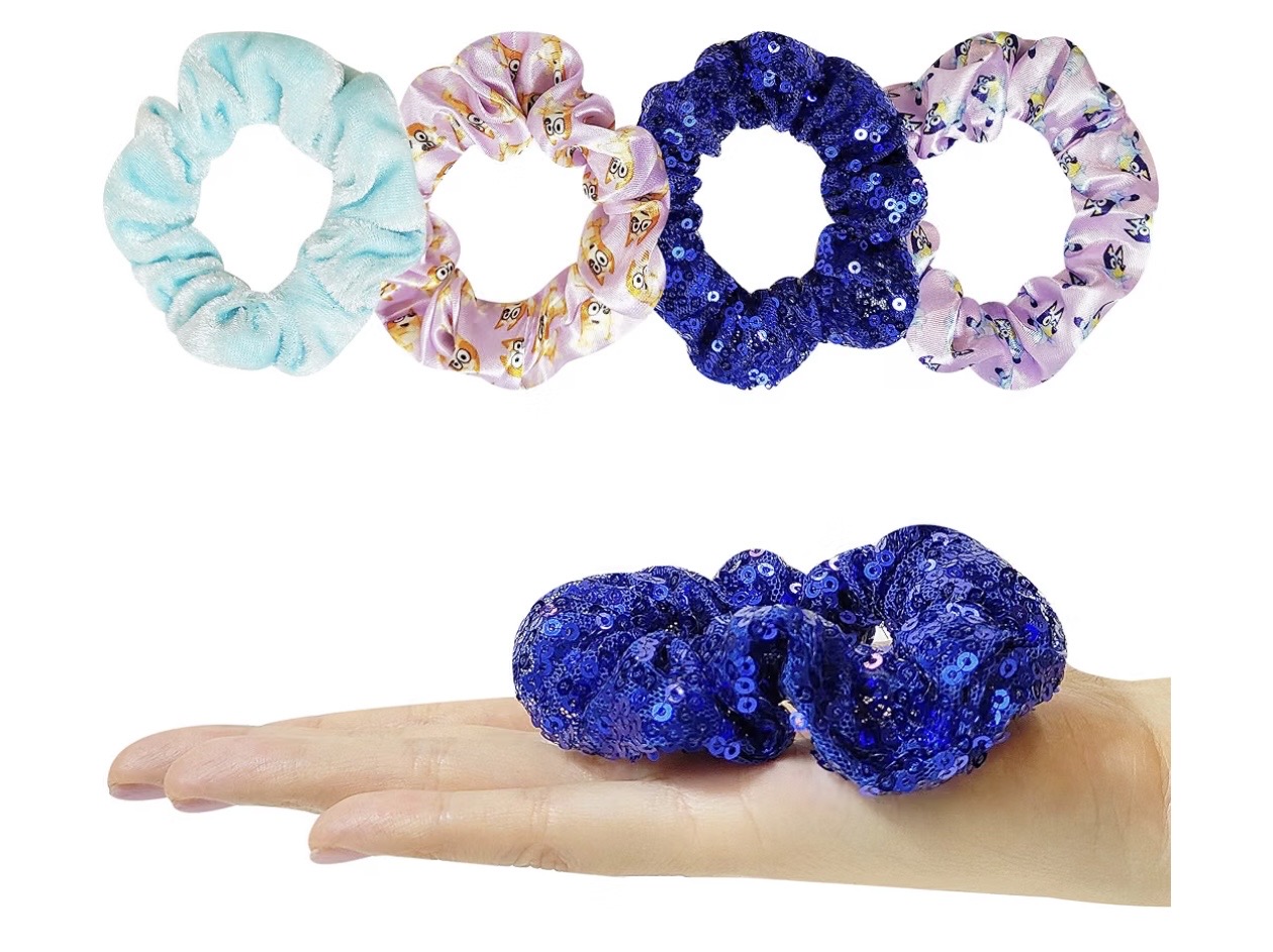 Juego de accesorios para el cabello Bluey de 5 piezas - 1 cepillo de 9 pulgadas Bluey para niñas + 4 scrunchies Bluey — foto 3